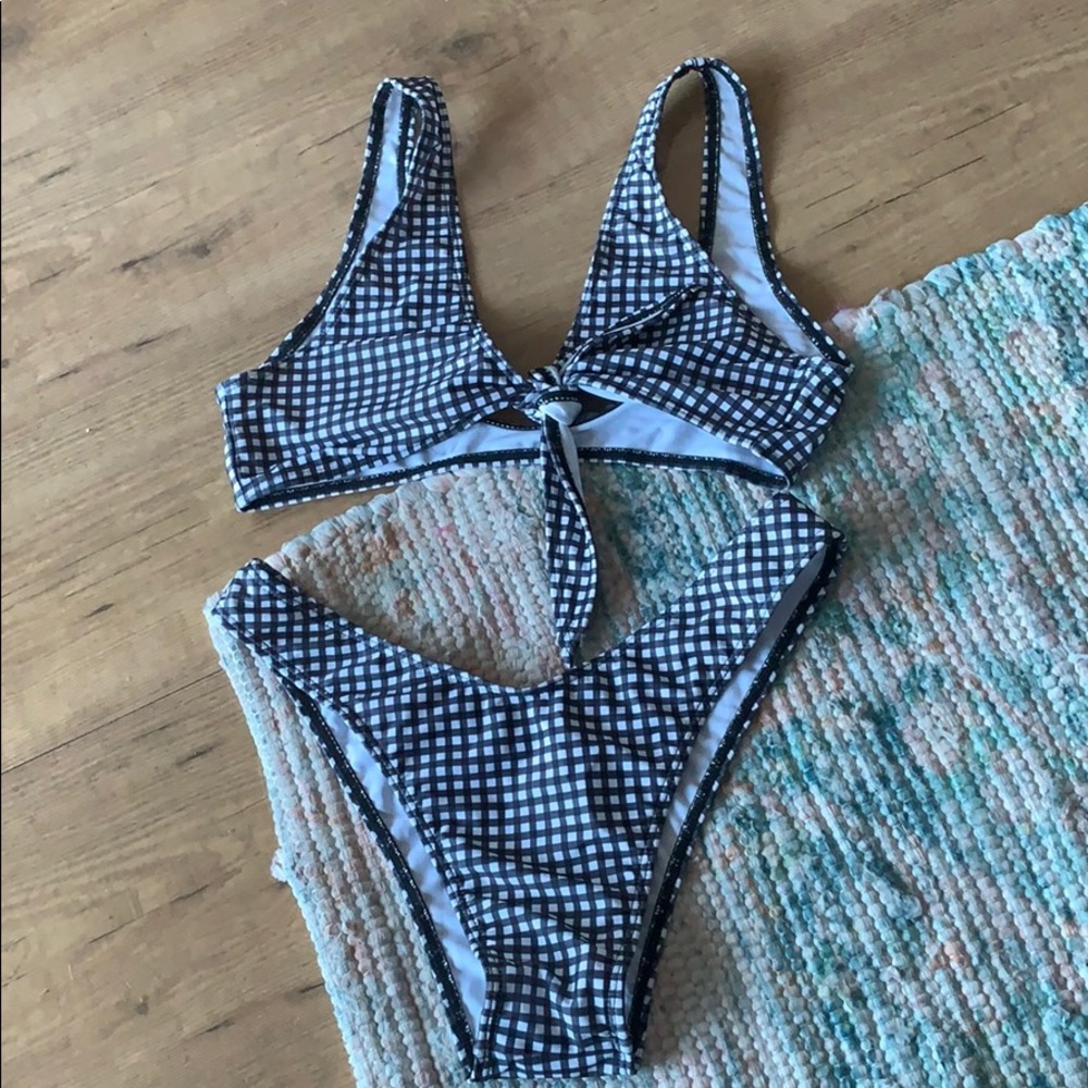 Black and white bikini 🖤🤍